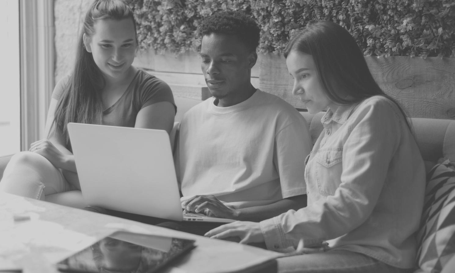 Persona reflexionando sobre su desarrollo como coach profesional