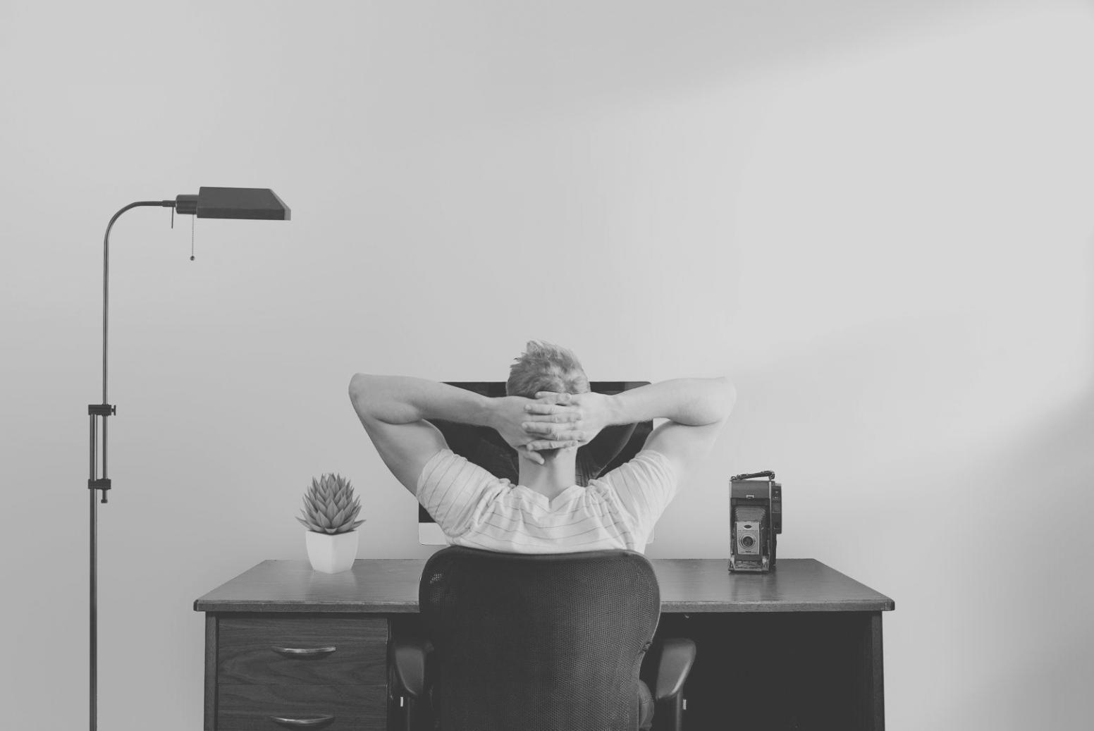 Estudiantes participando en ejercicios prácticos de coaching