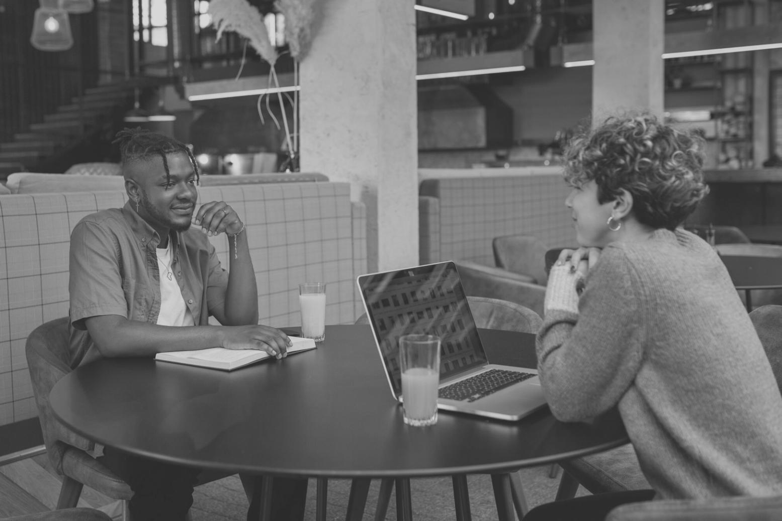 Coach trabajando en sesión individual con cliente